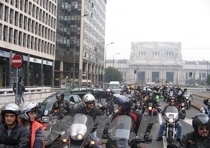 Il corteo muove dalla Stazione Centrale Il corteo muove dalla Stazione Centrale