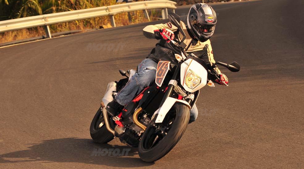 KTM DUKE 690 Sfoglia la Gallery 2 KTM DUKE 690 Sfoglia la Gallery 2
