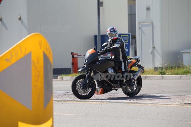 Moto Guzzi prototipo supermotard motoit, sfoglia la gallery Moto Guzzi prototipo supermotard motoit, sfoglia la gallery