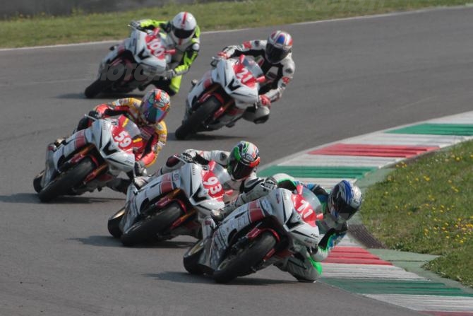 Round 1 Mugello R6 Cup 2012 (3)